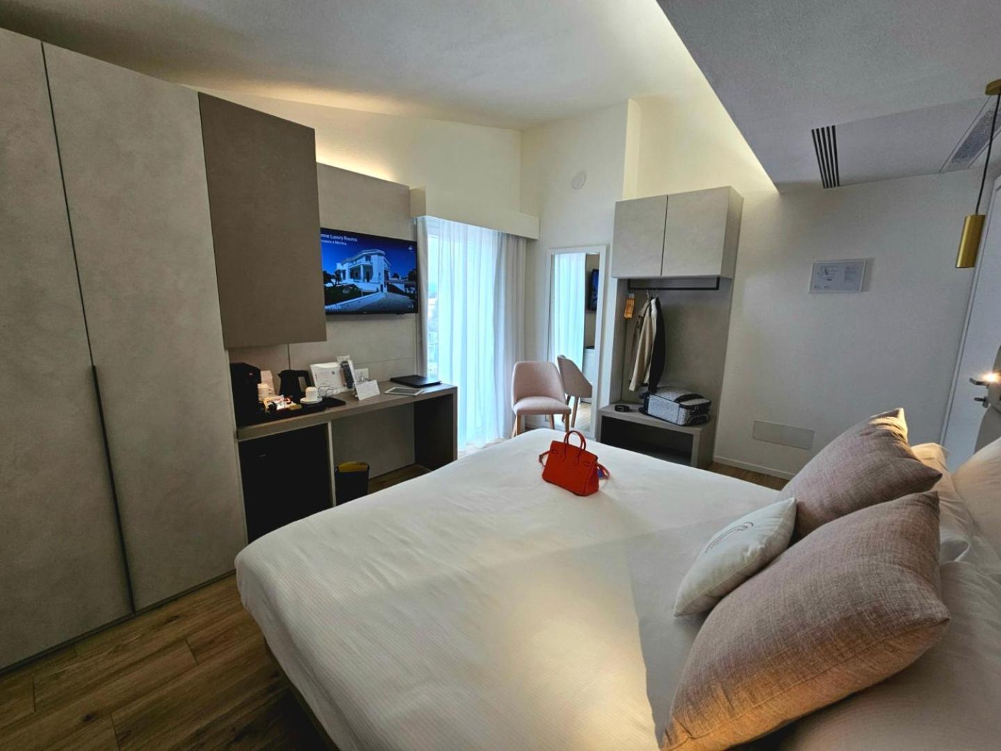 Chic & Charme Luxury Rooms Олбия Екстериор снимка