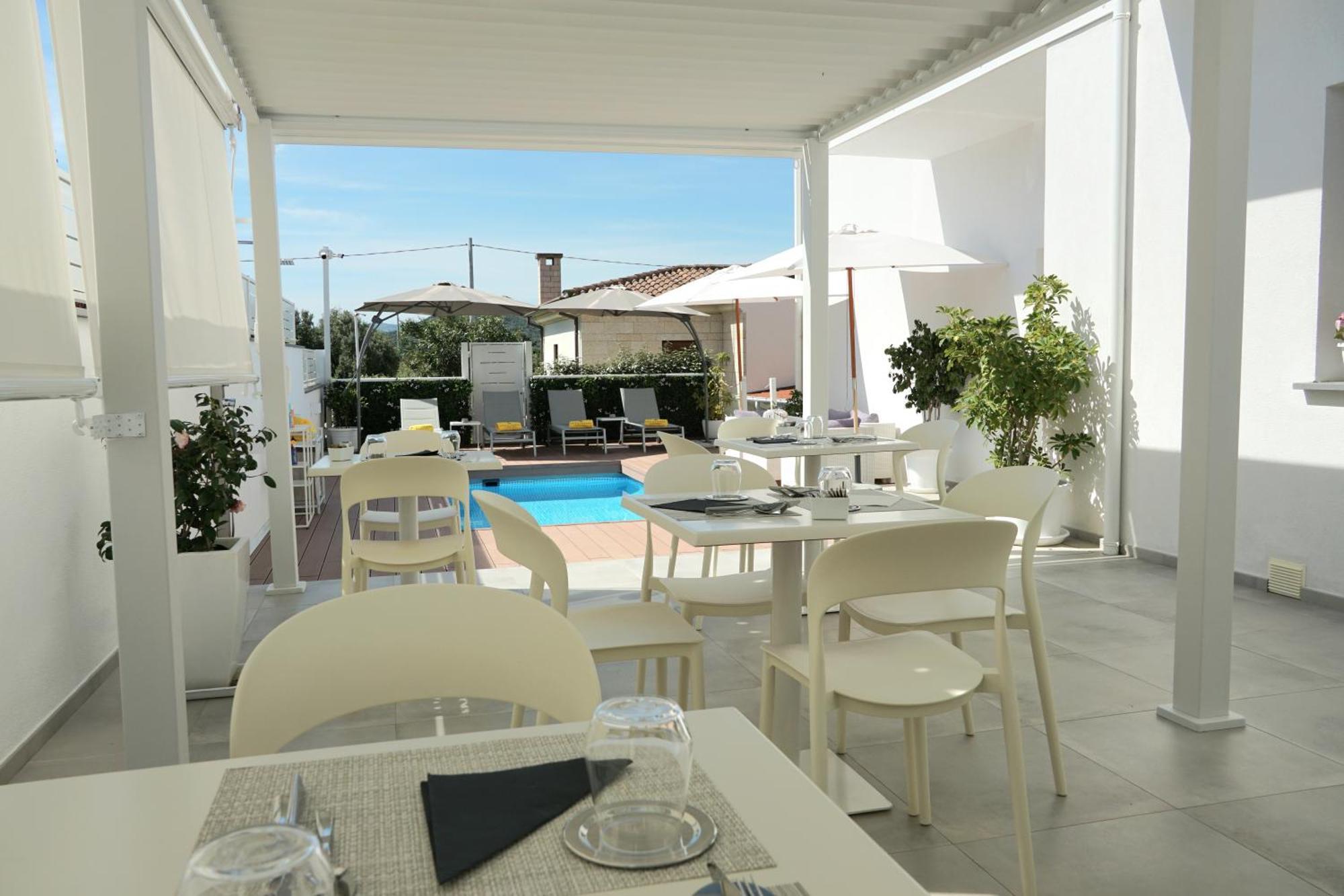 Chic & Charme Luxury Rooms Олбия Екстериор снимка